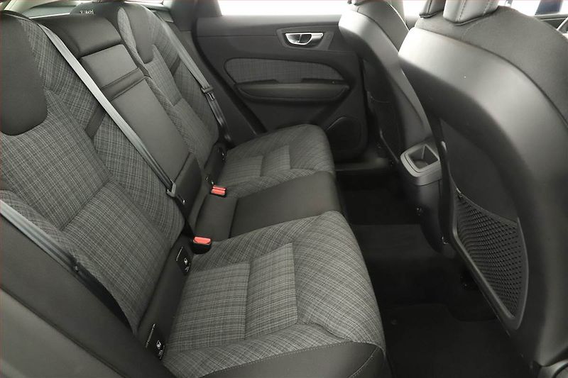 Volvo XC60 (2023) B4 - fotka 7 z 20