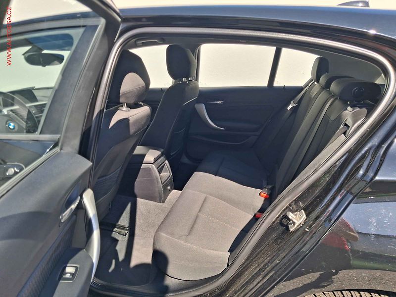 BMW Řada 1 (2017) 2.0i 120i, navi - fotka 10 z 21