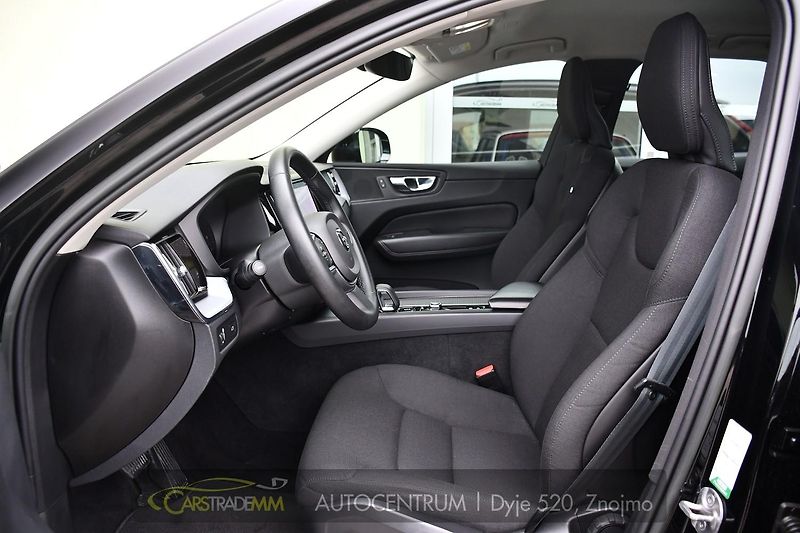 Volvo XC60 B4 AWD mHEV - fotka 10 z 44
