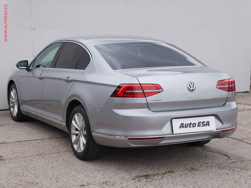 Volkswagen Passat (2018) 2.0TDi, ČR, AC, tempo, park - fotka 4 z 25