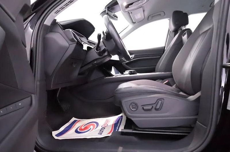 Audi e-tron 55 Q LED Vzduch Auto. Park. - fotka 16 z 19