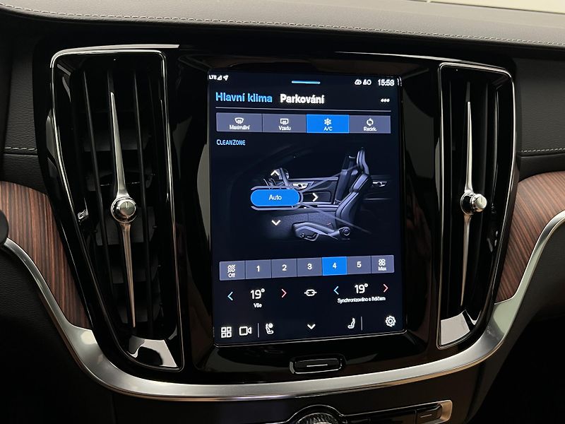 Volvo V60 T6 AWD ULTRA BRIGHT AUT - fotka 35 z 46