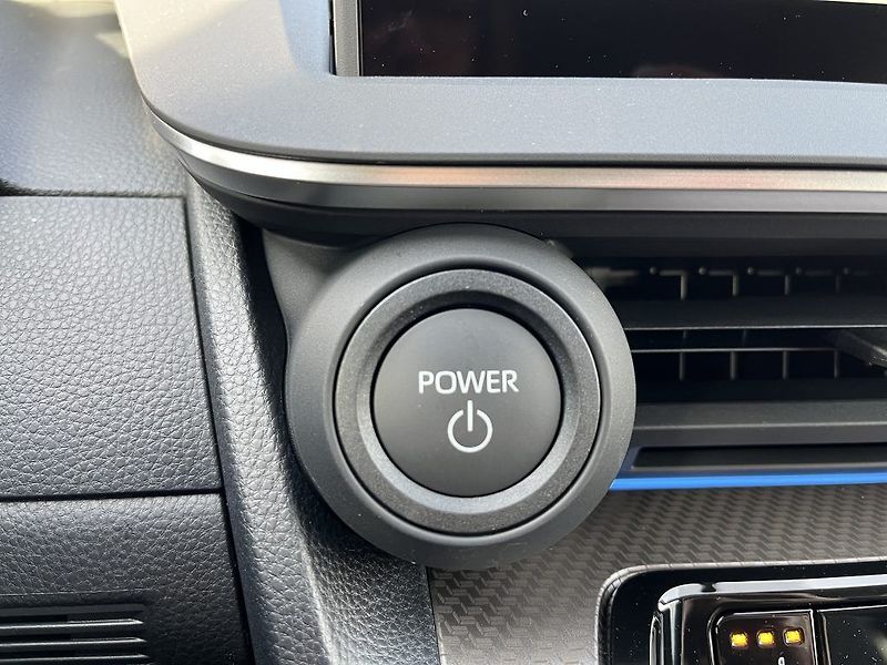 Toyota Prius 2.0L PHEV Prestige - fotka 16 z 25