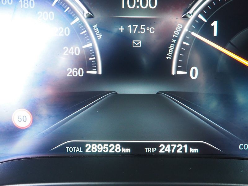 BMW Řada 5 (2017) 3.0d xDrive, 195 kW - fotka 29 z 38