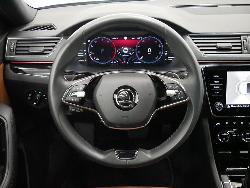 Škoda Superb - fotka 18 z 30