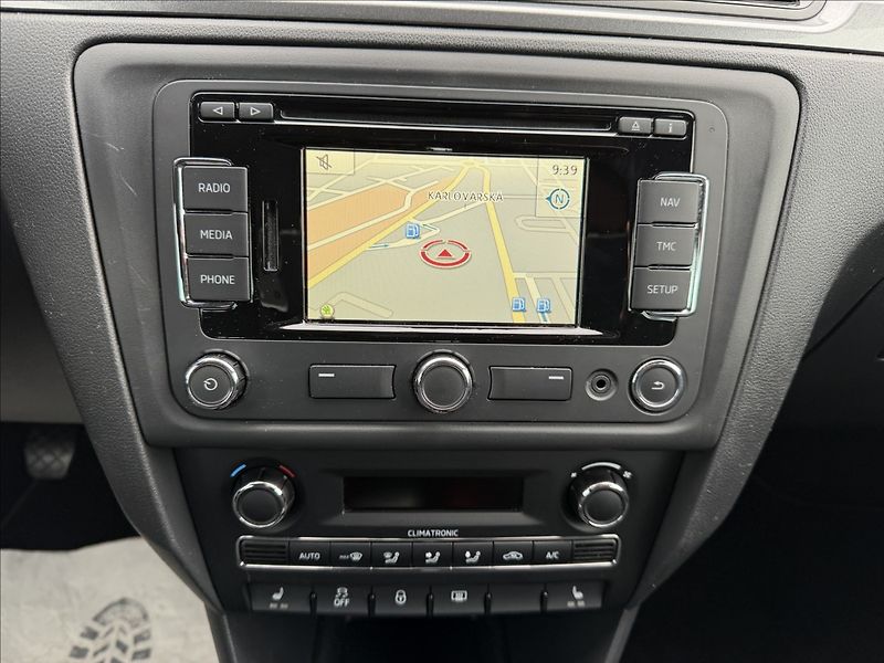 Škoda Rapid 1.6 TDI Spaceback Ambition - fotka 9 z 21