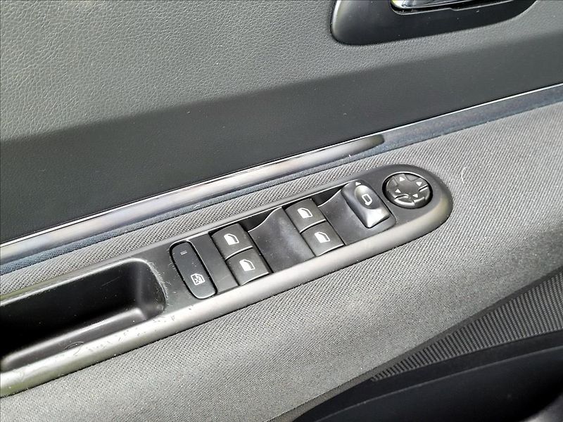 Peugeot 3008 1,6 b-HDi NAVi*SERV.KNÍŽKA* - fotka 40 z 43