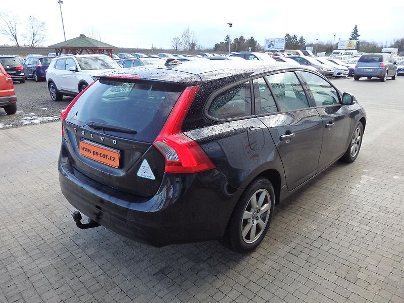Volvo V60 2.0 D DIGI. KLIMA, ZÁLOHOVÁNO - fotka 4 z 17