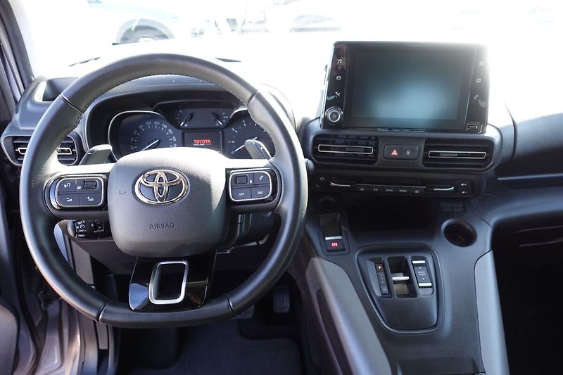 Toyota ProAce City Verso 1.5 D4-D 130 - 8 AT Family 7S - fotka 15 z 33