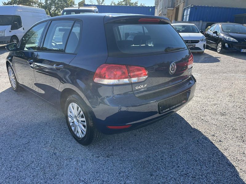 Volkswagen Golf (2009) 1.6 16v 75kw 1.Majitel Klima - fotka 5 z 10