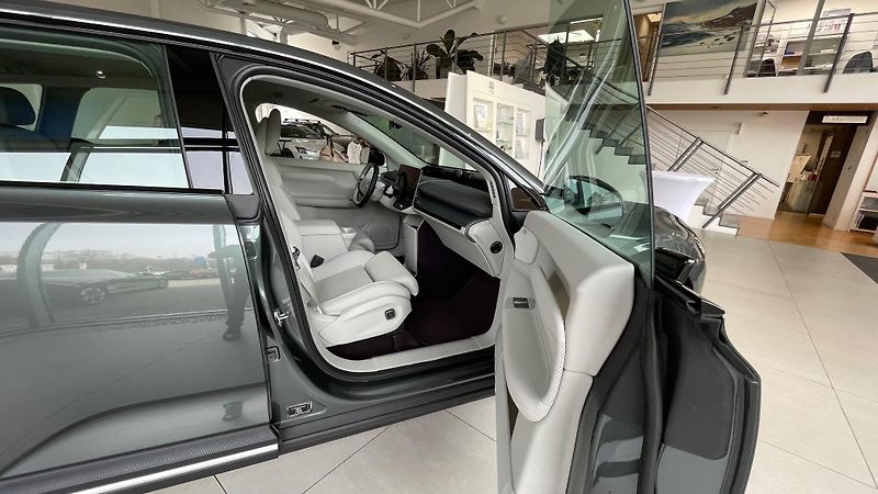 Volvo EX60 (2026) P10 AWD ULTRA - fotka 9 z 27