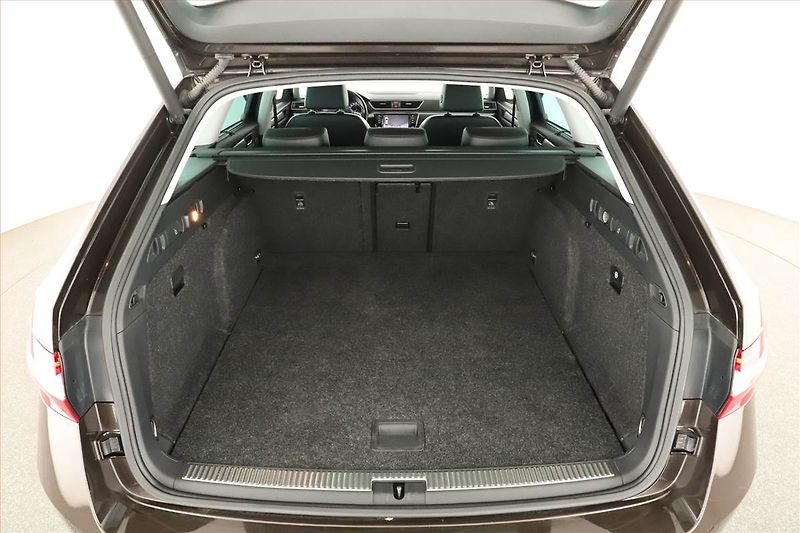 Škoda Superb (2016) Style 2.0 TDI, 4X4, Kůže - fotka 13 z 19