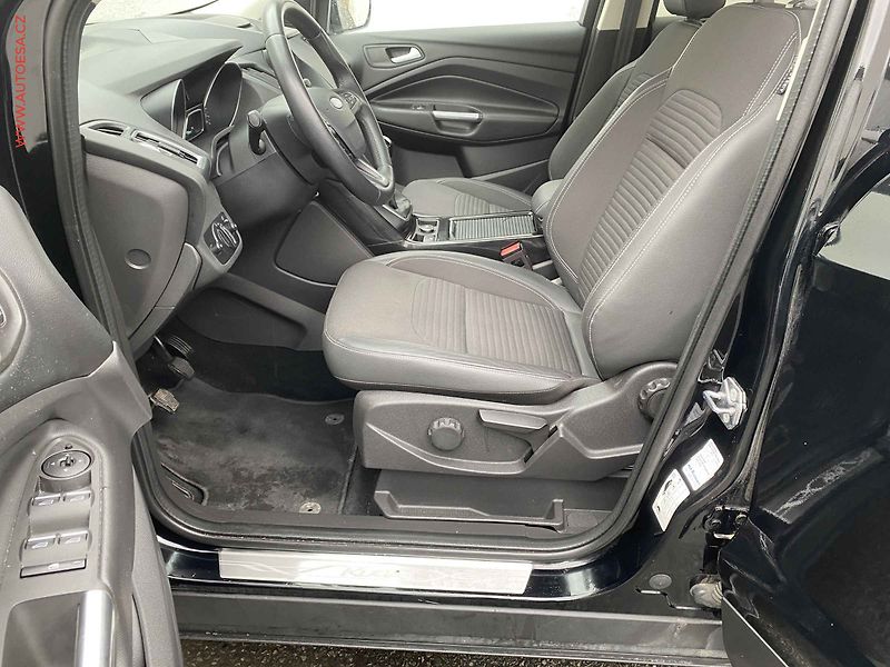 Ford Kuga (2019) 1.5 EB, Titanium, TZ, navi - fotka 9 z 17