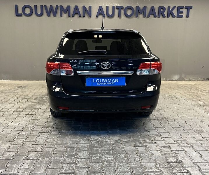 Toyota Avensis Premium - fotka 14 z 16