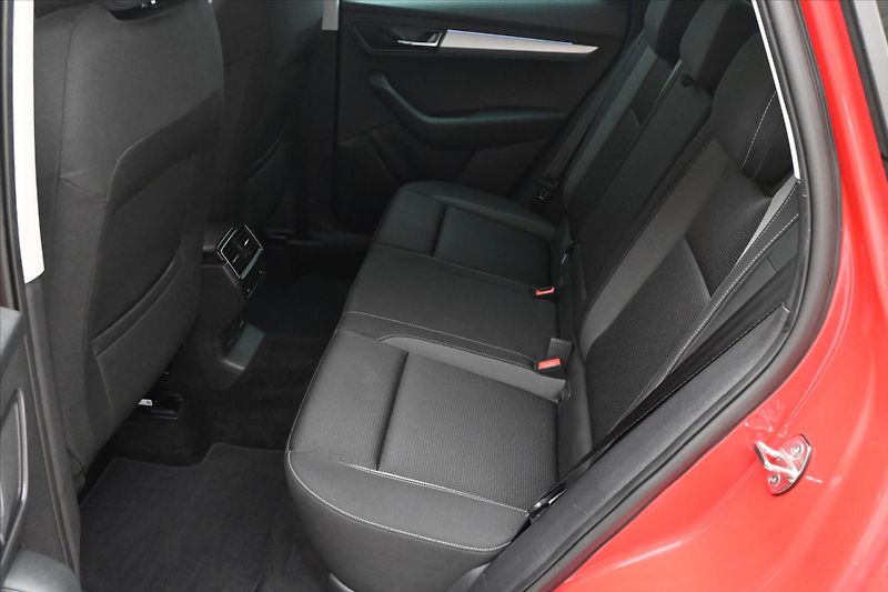 Škoda Karoq 2,0 TDI 110kW DSG Ambition Zár - fotka 14 z 33