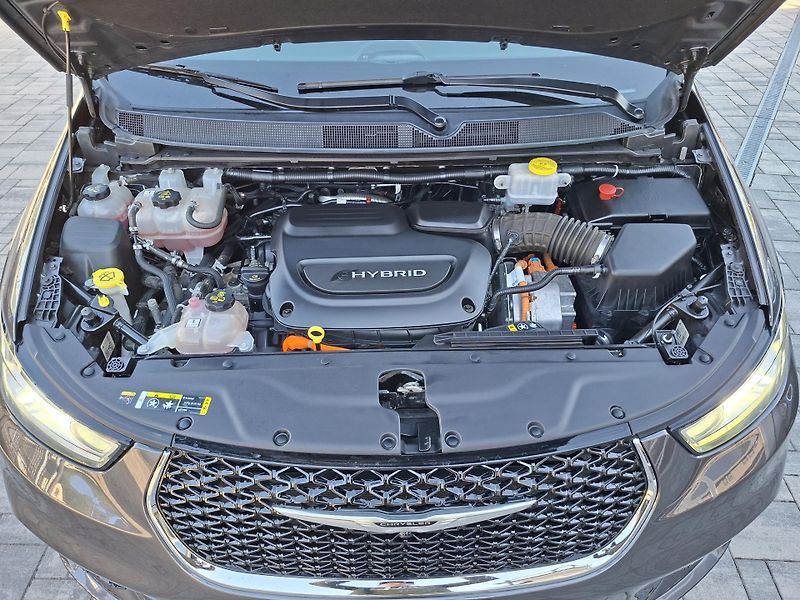 Chrysler Pacifica (2022) 3,6L V6 HYBRID, kůže, servis  - fotka 28 z 33