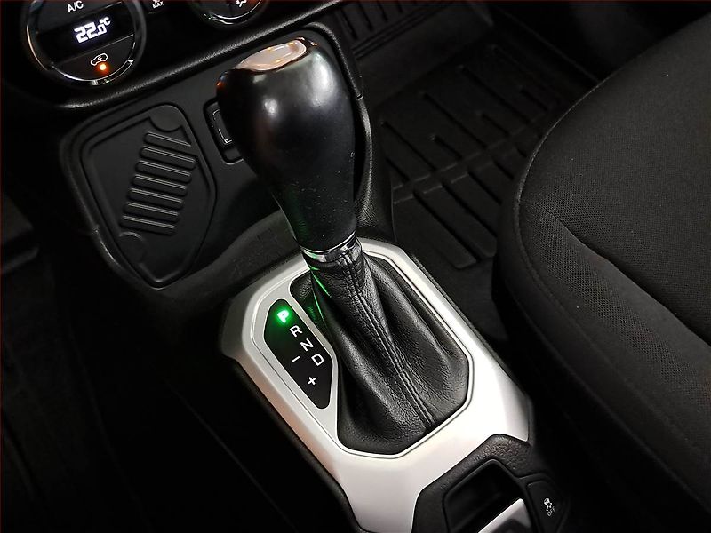 Jeep Renegade (2017) 1.4 MultiAir, Automat - fotka 13 z 19