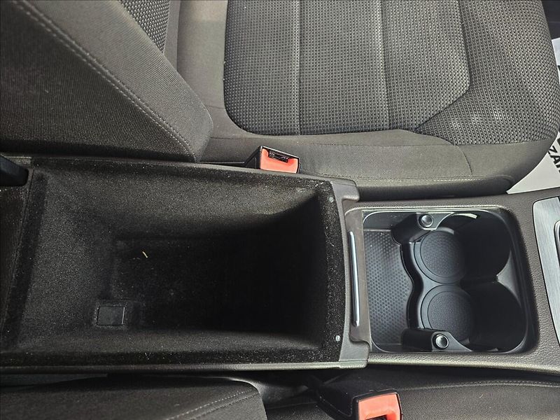 Volkswagen Passat B7 1,4TSi Comfortline NAVI - fotka 33 z 45