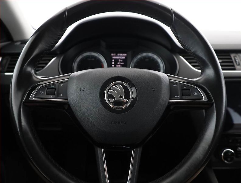 Škoda Octavia (2019) Style Plus 1.5 TSI, Navi - fotka 8 z 21