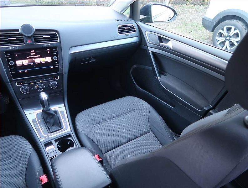Volkswagen Golf (2018) 1.6 TDI, Automat, Tempomat - fotka 8 z 18