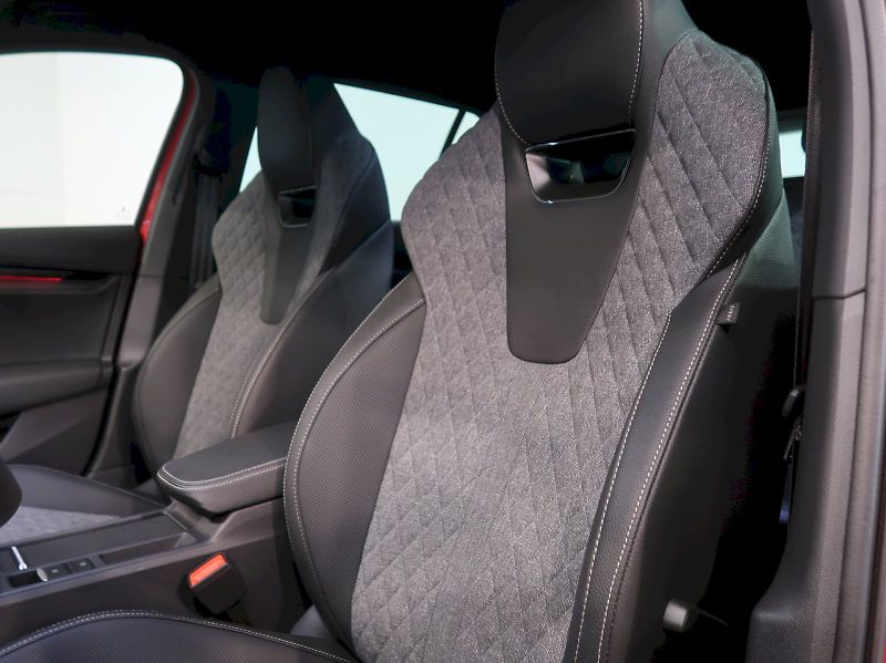 Škoda Octavia (2025) SPORTLINE 2.0TSI 150KW CANTON - fotka 14 z 42