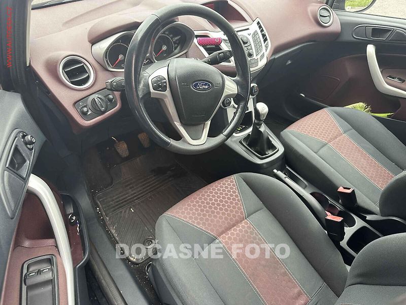 Ford Fiesta (2010) 1.3, 2.maj,ČR - fotka 3 z 3