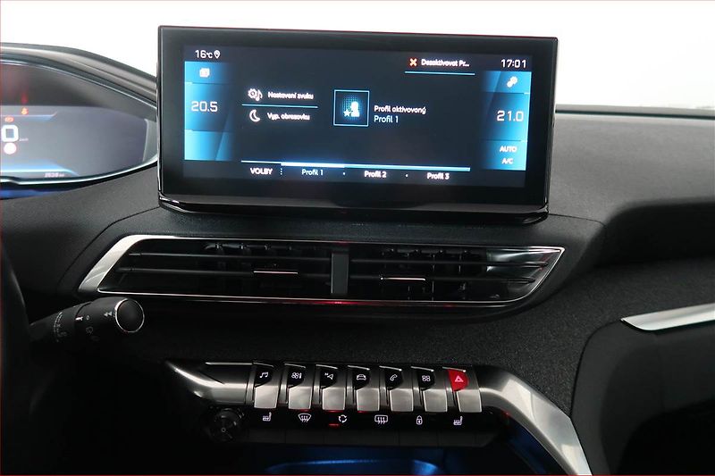 Peugeot 3008 (2022) Allure Pack 1.2 PureTech - fotka 12 z 18