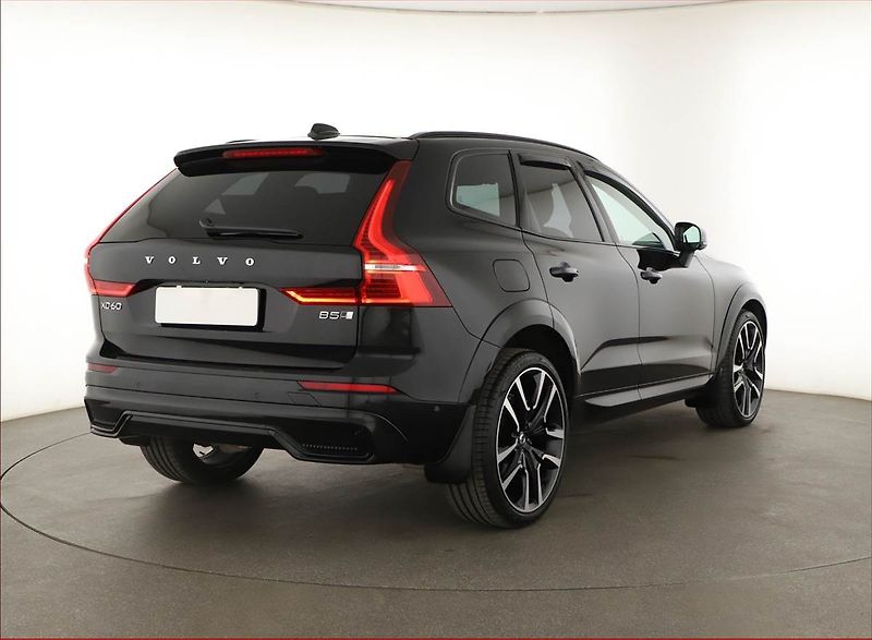 Volvo XC60 (2023) D5 AWD - fotka 5 z 20