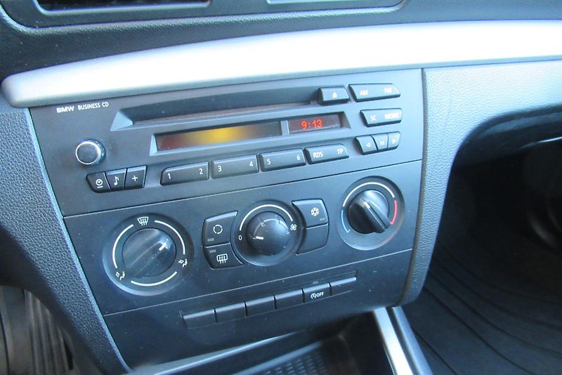 BMW Řada 1 2.0 116i KLIMA SADA ALU KOL - fotka 10 z 17