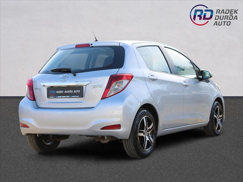 Toyota Yaris 1,0 VVT-i  NOVÉ V ČR,1.MAJITEL - fotka 5 z 23