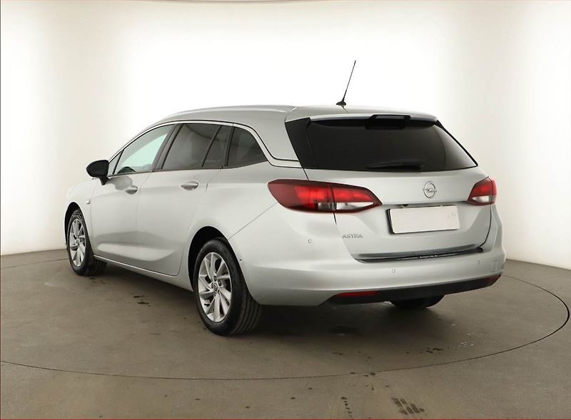 Opel Astra (2022) 1.5 CDTI, Tempomat - fotka 4 z 18