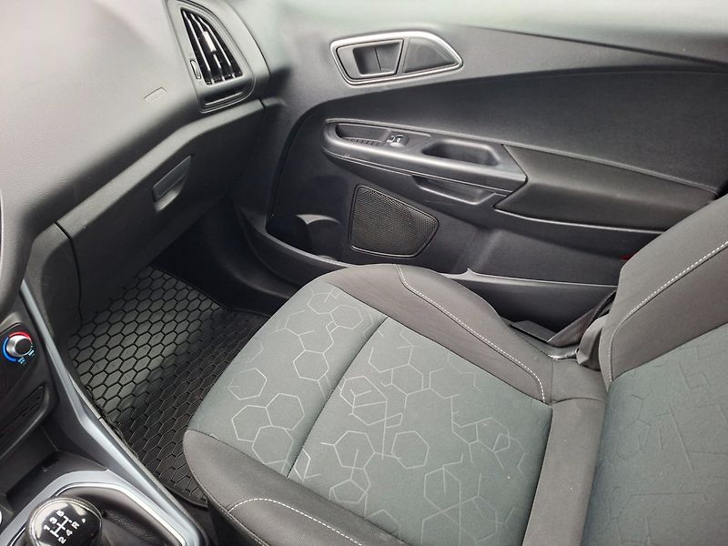 Ford B-MAX (2014) 1.0i 74kW E-BOOST - fotka 14 z 25