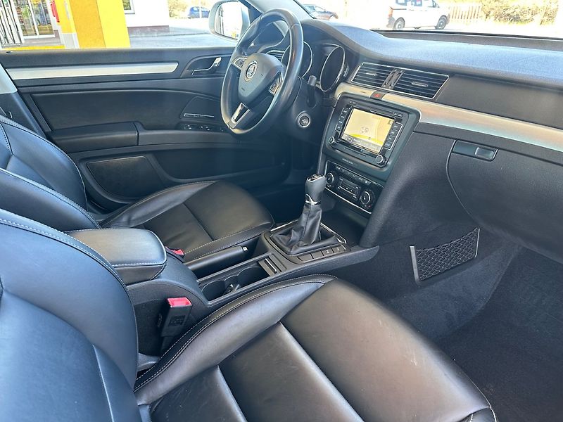 Škoda Superb (2015) 1.6TDi NAVI,PANOR.,GARANCE KM - fotka 6 z 19