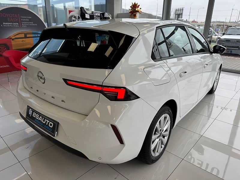 Opel Astra 1.2T 96kW 2023 - fotka 9 z 16