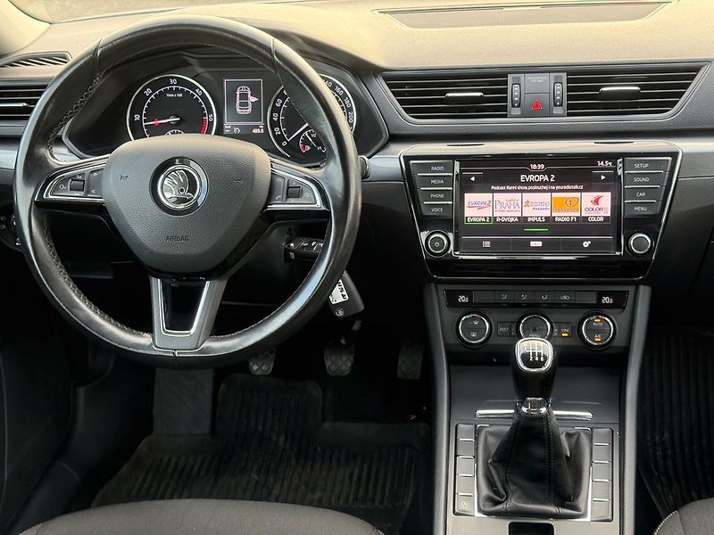 Škoda Superb 2,0 TDI 110 kW - fotka 14 z 18