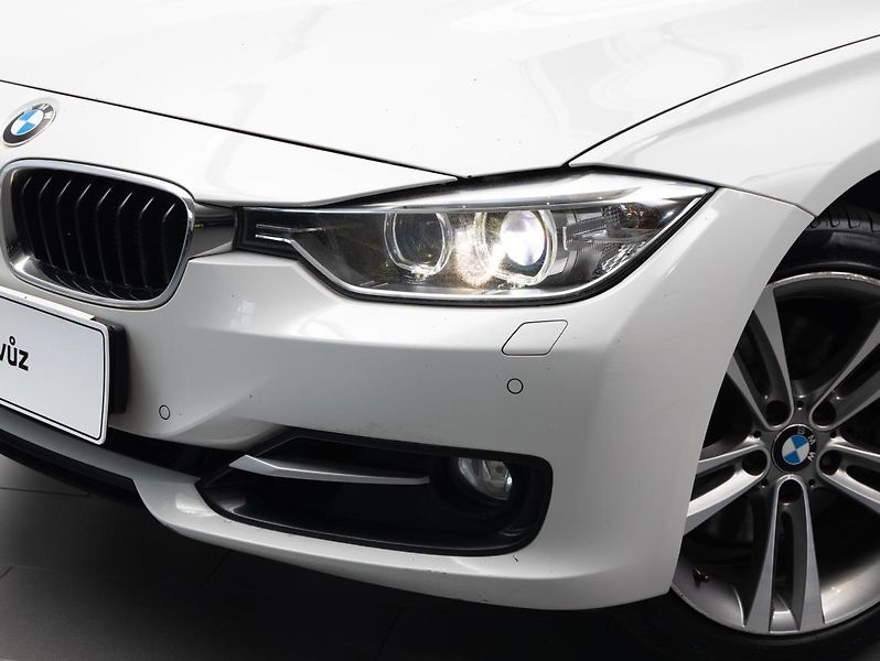 BMW Řada 3 330d xDrive Touring - fotka 7 z 22