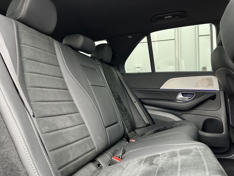 Mercedes-Benz GLE 300d 4MATIC AMG Line Airmatic - fotka 20 z 21