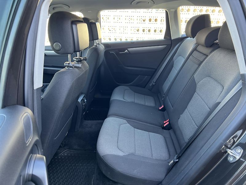 Volkswagen Passat 2.0TDi 103kw DSG odp. DPH - fotka 30 z 48