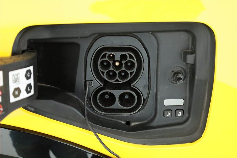 Renault 5 E-TECH (2025) 52 kWh, 150 hp, SoH 99% - fotka 16 z 19