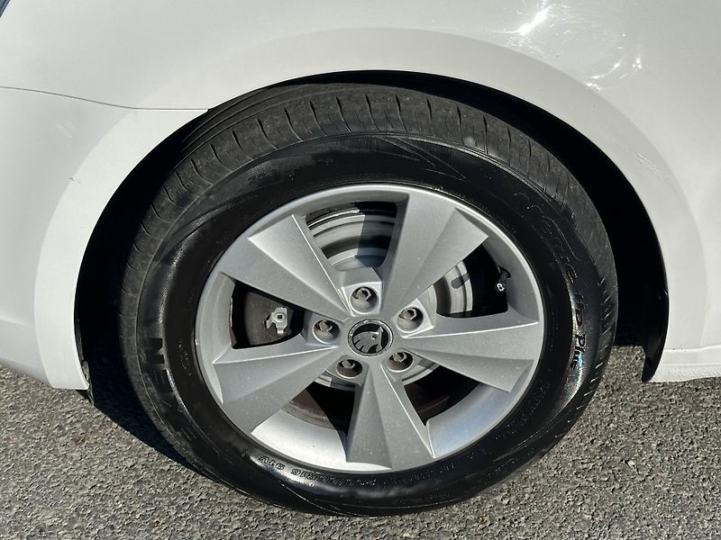 Škoda Octavia (2014) KOMBI 4x4 *1.6TDI/77kW *2.Maj - fotka 35 z 38