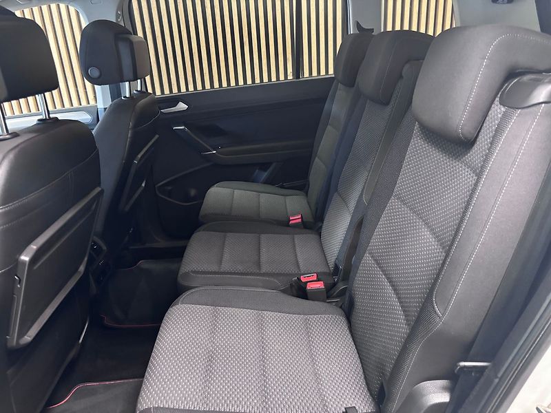 Volkswagen Touran 2.0 TDI BLACK EDITION - fotka 21 z 31
