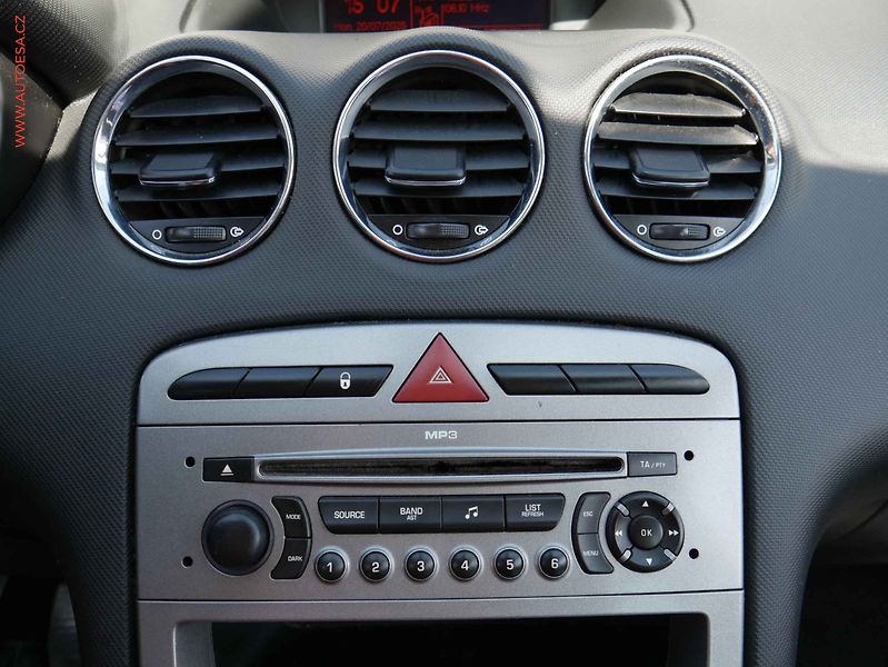 Peugeot 308 (2008) 1.6HDi, AC, tažné - fotka 15 z 16