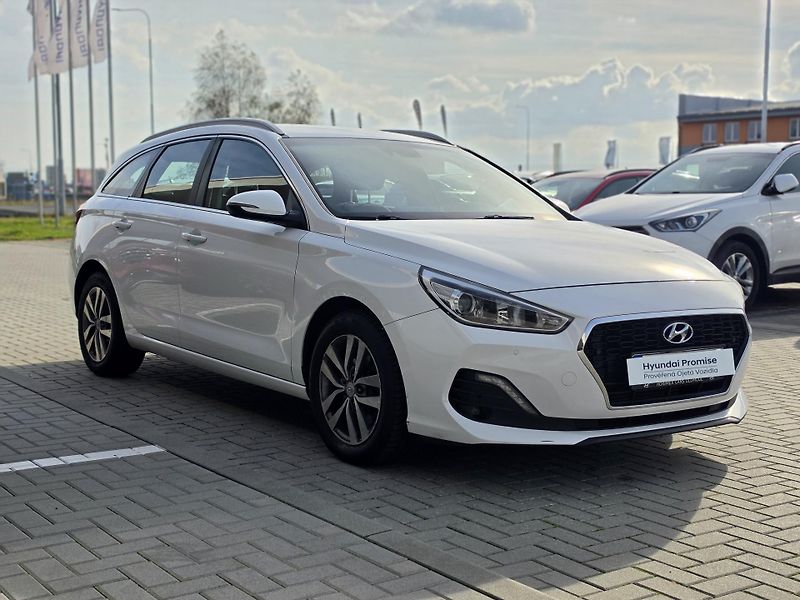 Hyundai i30 (2019) 1,4 TGDI 103kW STYLE NAV - fotka 6 z 15