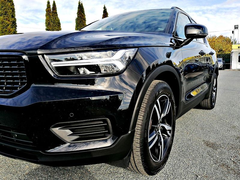 Volvo XC40 (2022) 1.5 T3 R-DESIGN Aut. - fotka 32 z 35