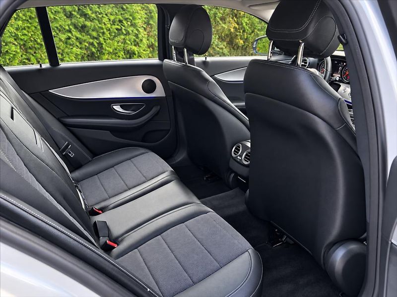 Mercedes-Benz Třídy E 2,0 E 220 d / 9G-TRONIC - fotka 16 z 48