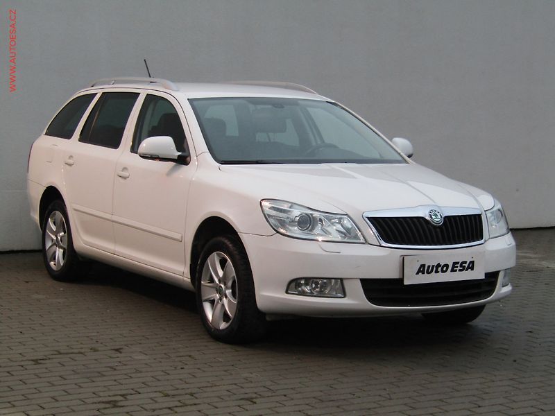 Škoda Octavia (2012) 2.0 TDi, Elegance, DSG, xenon - fotografie inzerátu