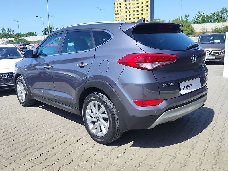 Hyundai Tucson 2.0 CRDi/100kW Style DCT 4x4 - fotka 7 z 36