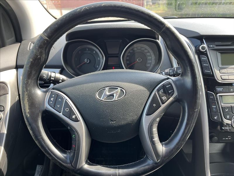 Hyundai i30 1,6 CRDi ČR ALU KAMERA 2x KOLA - fotka 15 z 32