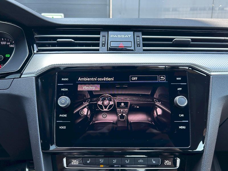 Volkswagen Passat (2024) 2.0 TDI BMT 140kW DSG R-Line - fotka 18 z 35