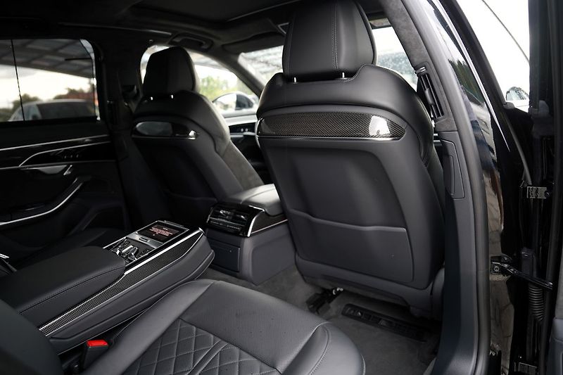 Audi S8 4.0 TFSI Quattro/B&O/Matrix/57 - fotka 33 z 48